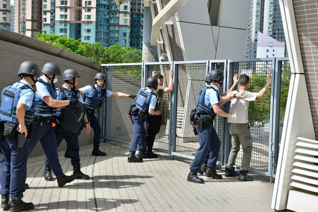 演習模擬數名恐怖分子闖入正進行國際運動比賽的香港單車館內發動恐怖襲擊。