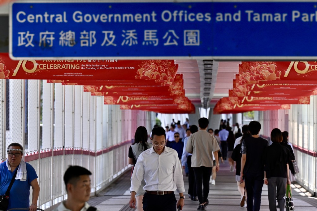 同時會繼續優化公務員醫療及牙科福利。劉駿軒攝