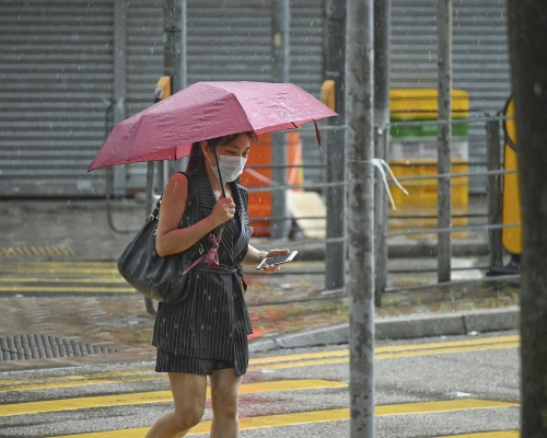 天文台指雷雨晚間靠近沿岸地區。資料圖片
