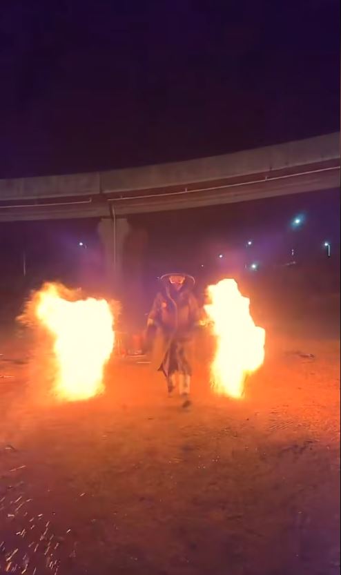 打鐵花網紅「村夫」年廿九因燒炭取暖，中一氧化碳毒身亡。