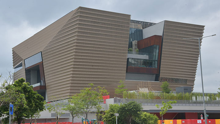 香港故宮參考紫禁城以米金色為主調。