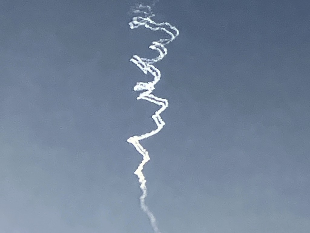 以色列防空系統攔截伊朗導彈。美聯社 以色列防空系統攔截伊朗導彈。美聯社