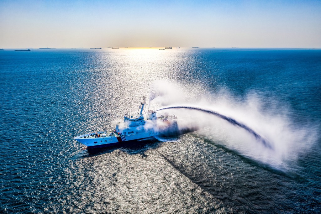 福建海事局发出一张大型海巡船的照片。