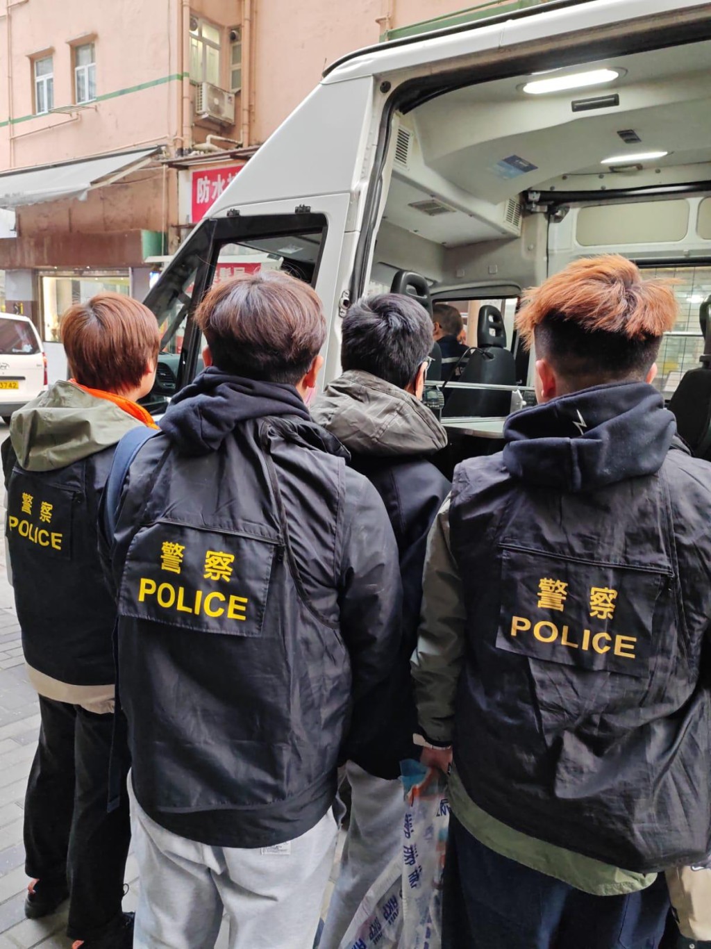 警方拘捕兩名男女。警方提供圖片