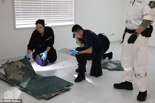 警方在案發單位調查。新南威爾斯警方 警方在案發單位調查。新南威爾斯警方