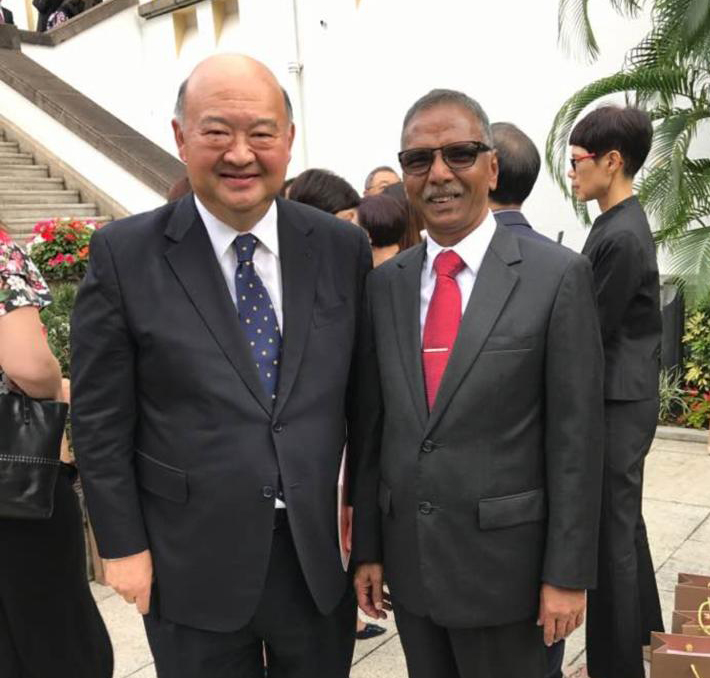與終院首席法官馬道立合照。 Syed Jamil Raghbi fb圖 