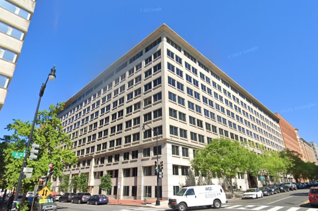 中国驻华盛顿大使馆。Google街景图片