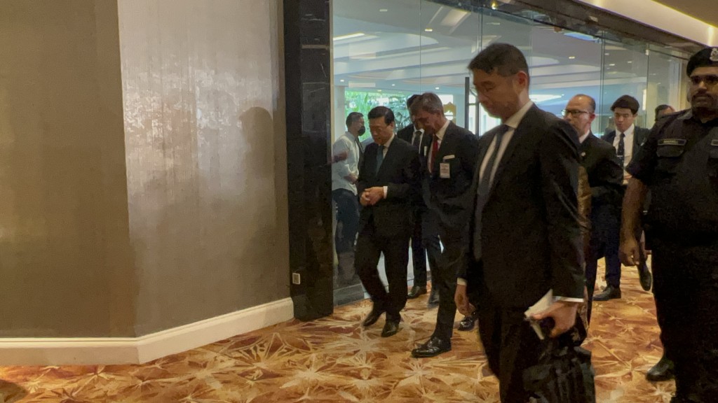 李家超下午4时半返抵在吉隆坡下榻的酒店。郭咏欣摄