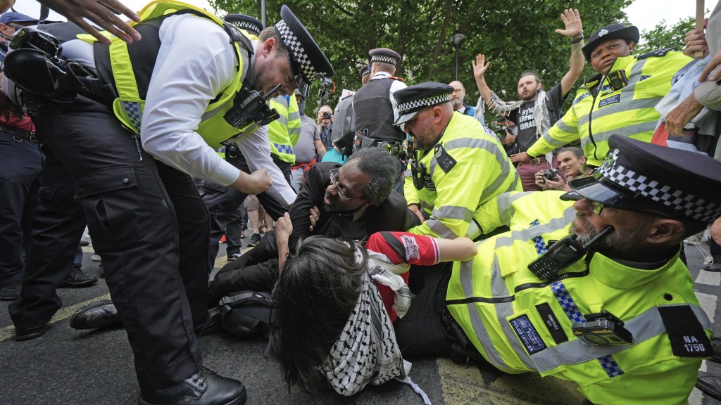 「巴勒斯坦行動」（Palestine Action）在倫敦示威，有人被捕。 美聯社