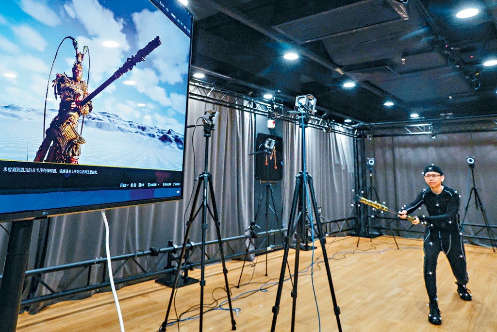 浸大團隊以高端科技，將音樂、機械人與虛擬視覺技術的舞台互動，打造沉浸式的藝術科技表演。