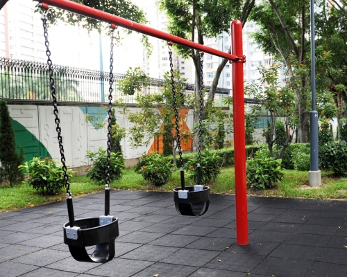 港媽指其1歲女童在公園食「波餅」,涉事男子竟遠處道歉了事。資料圖片