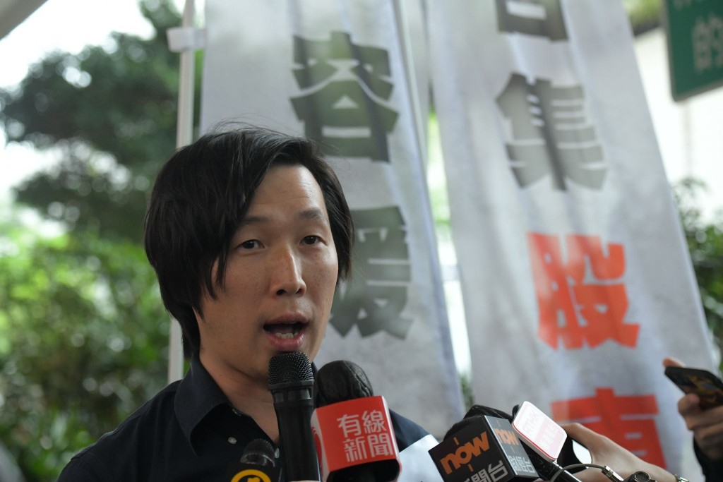 會場外，分拆滙控關注組召集人Ken Sir呂宇健，呼籲股東表決。