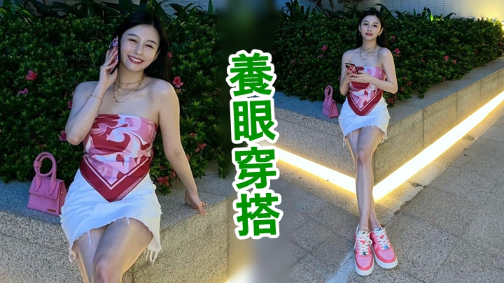 沈月穿上肚兜款式上衣加晒美腿,向網民派福利。