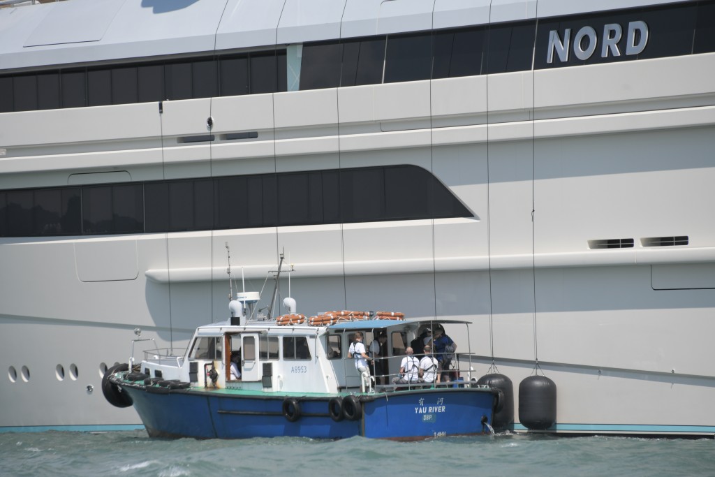 這艘超級遊艇名為「Nord」2020年在德國出廠。