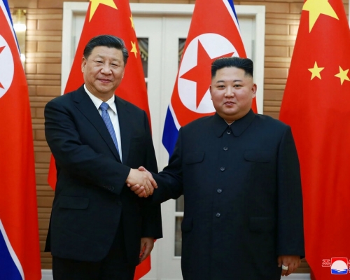 習近平與北韓領袖金正恩會面。AP圖片