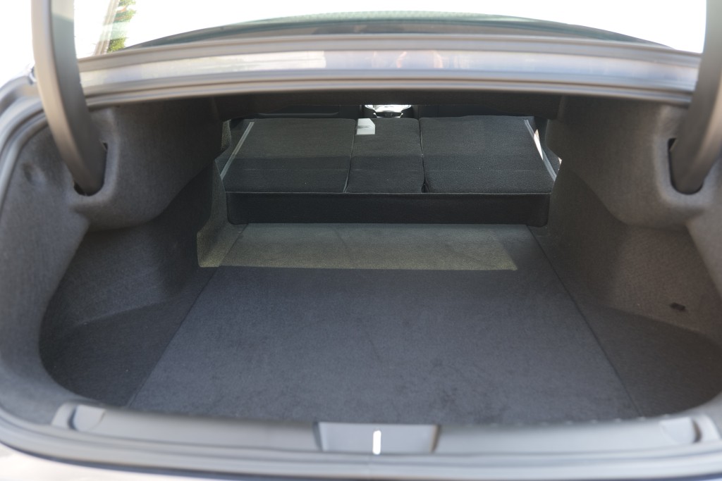 ORA AWD GT版後座可翻摺貫通尾箱。