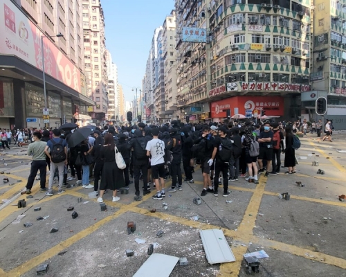 今日多區爆發示威衝突，交通受阻。