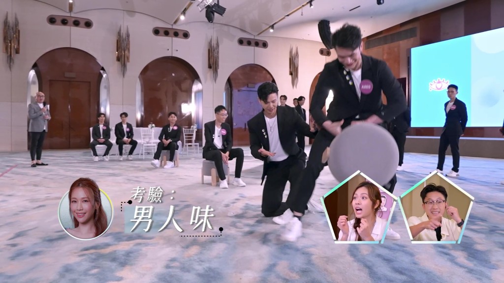 林福明狂搶櫈仔。 林福明狂搶櫈仔。