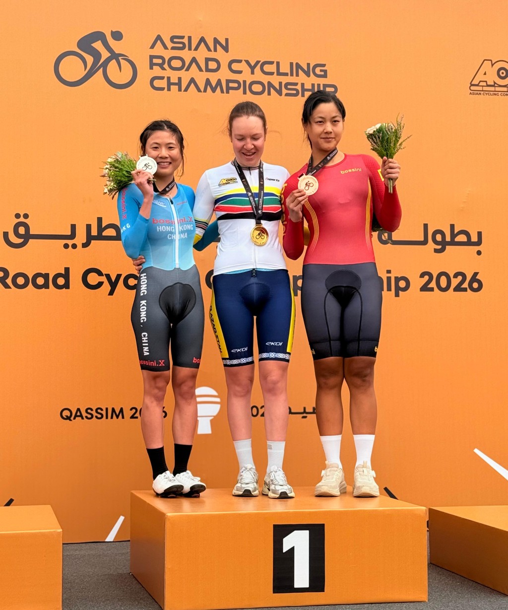 梁穎儀在個人計時賽奪銀，中國的全運會金牌得主張好(右)奪銅，哈薩克的Rinata Sultanova(中)奪金。香港單車會提供