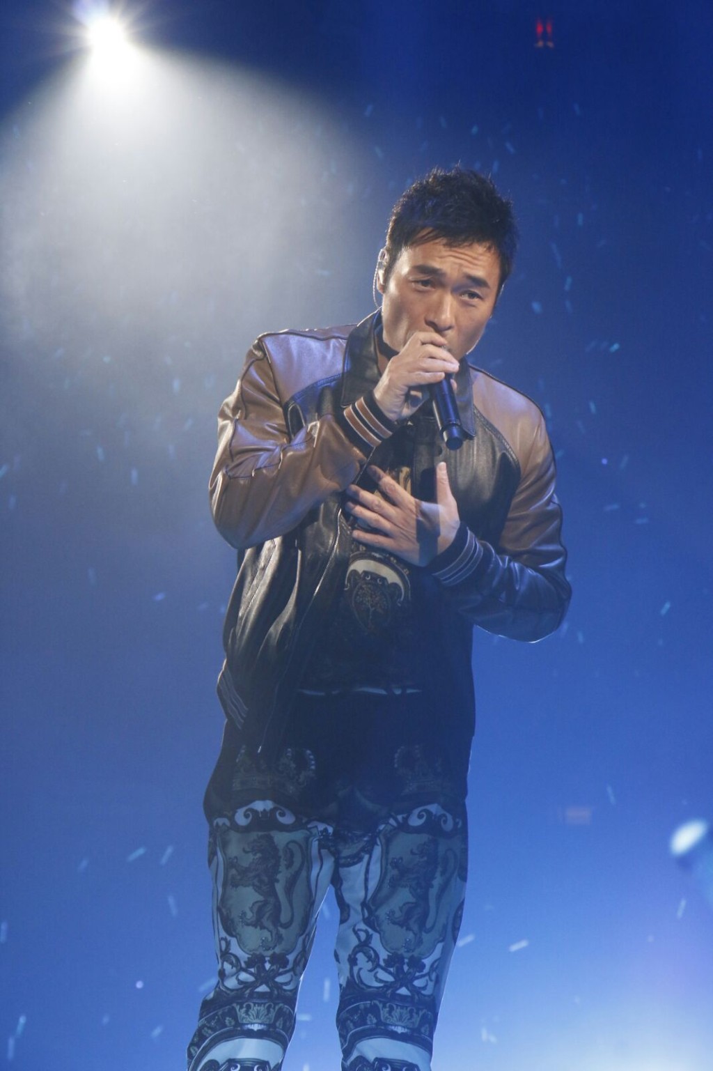 安仔患上乙型流感病癒後首度公開亮相。