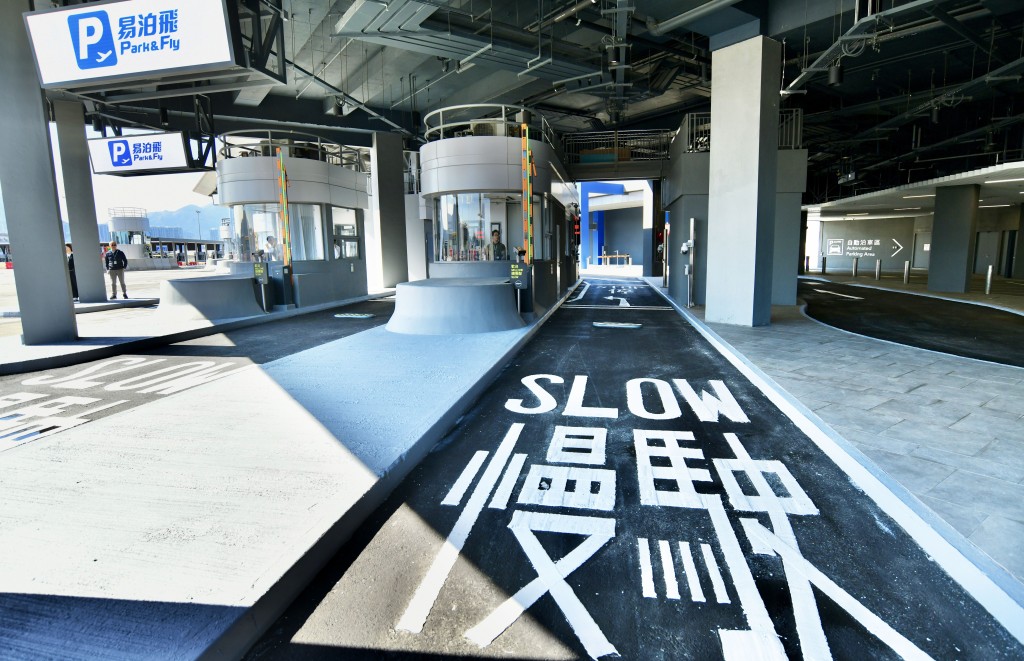 轉機停車場設6條綜合檢查亭。