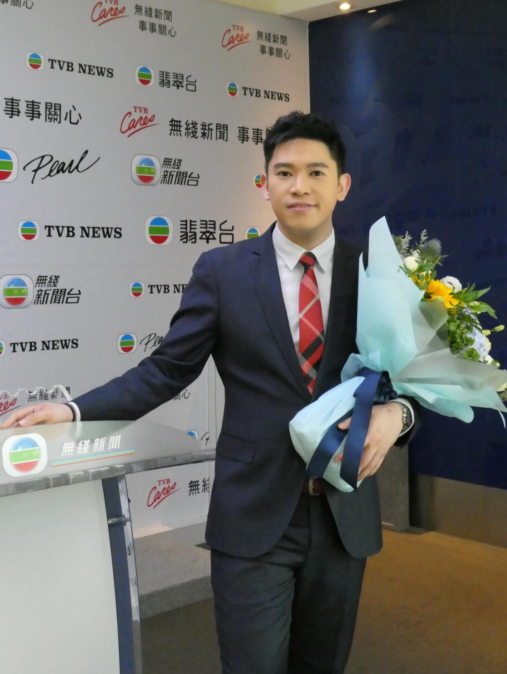 容家耀從前線港聞採訪轉型到主持資訊節目,累積了豐富經驗。 容家耀從前線港聞採訪轉型到主持資訊節目,累積了豐富經驗。