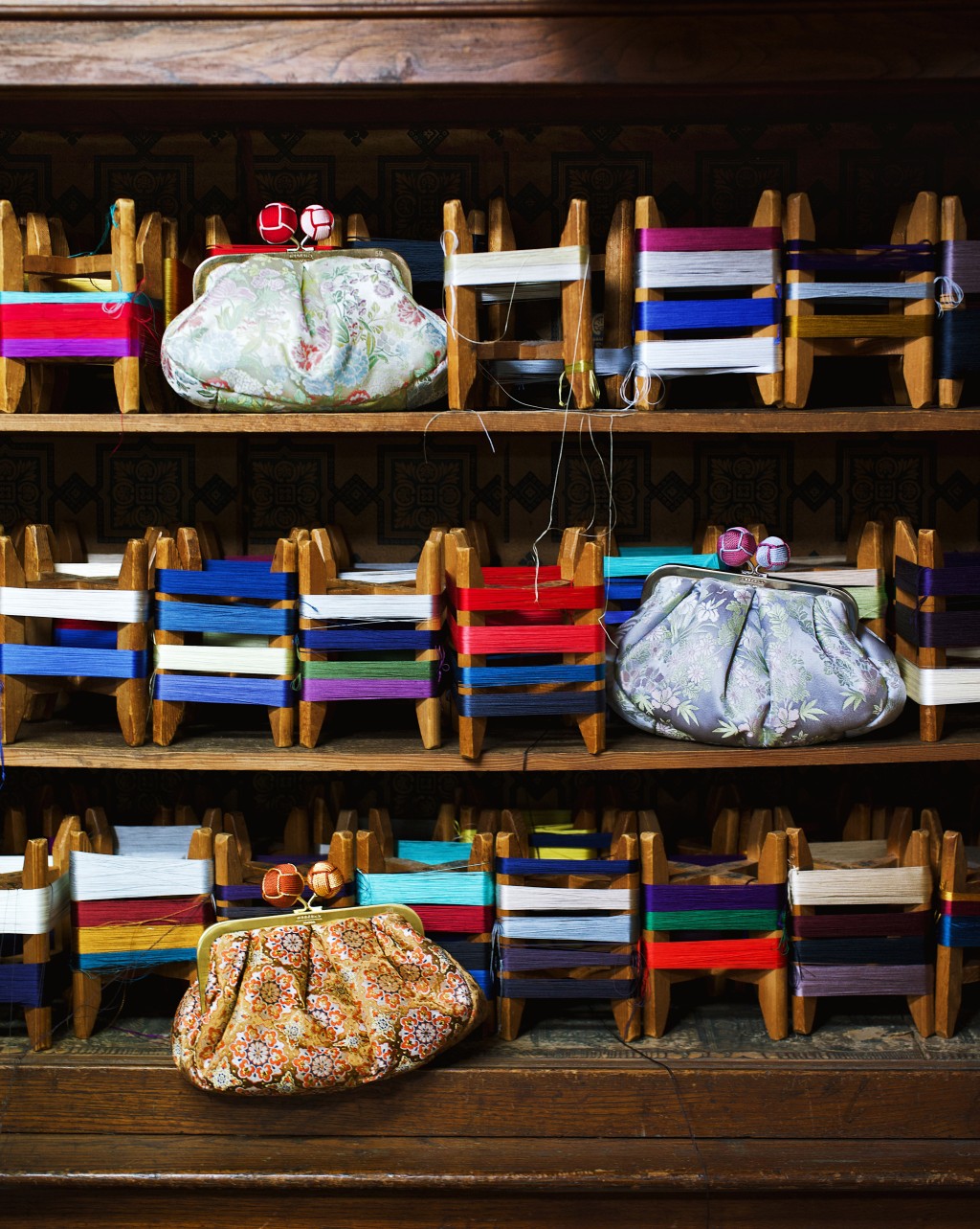 始创于1843年的布料制造商川岛织物晟坤，以生产用于制作优质和服腰带、正装与奢华室内装饰面料的精美丝绸而闻名于世。