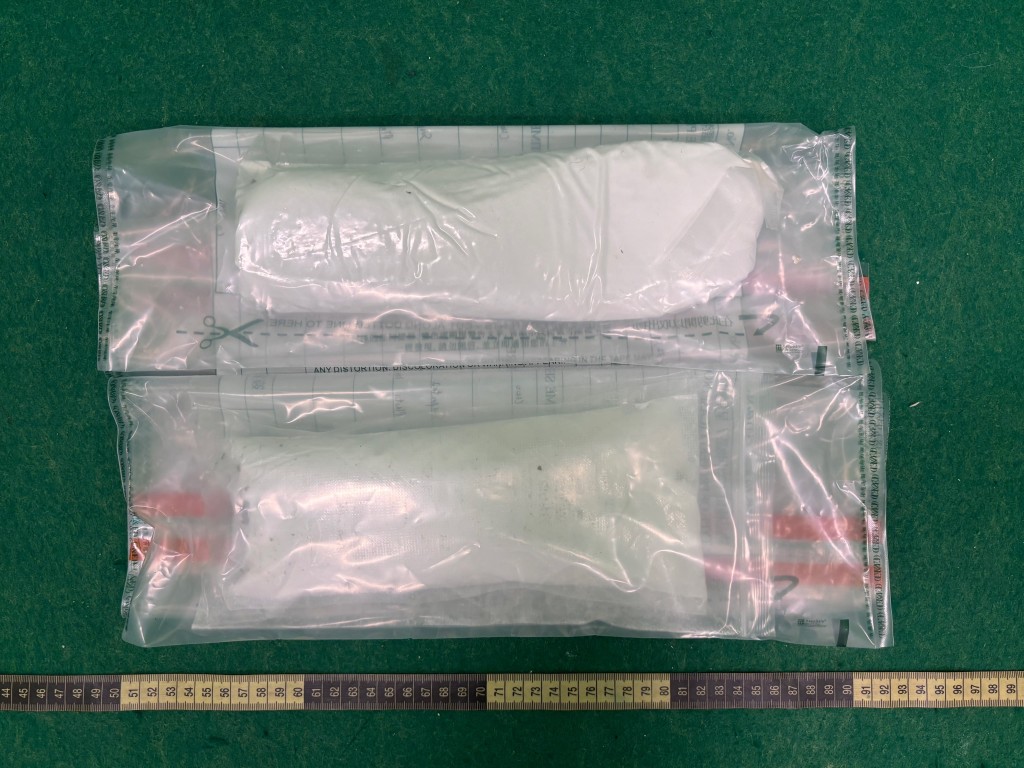海關檢獲約值80萬元的1公斤懷疑可卡因。海關圖片 海關檢獲約值80萬元的1公斤懷疑可卡因。海關圖片