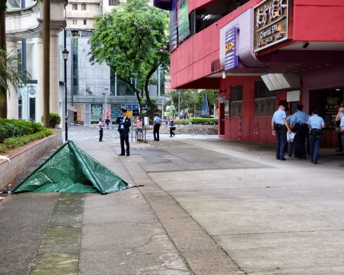 一名男子於尖沙嘴安達中心墮樓亡。