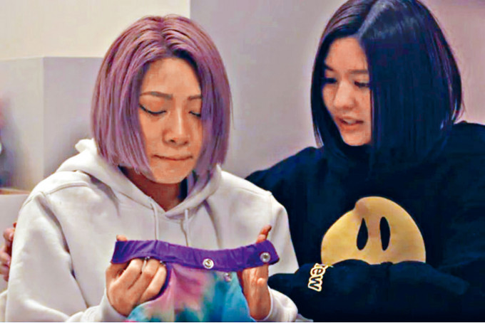 木村花（左）在節目中因洗衫爭執而被網絡欺凌，有指她可能只是跟劇本做。電視片截圖