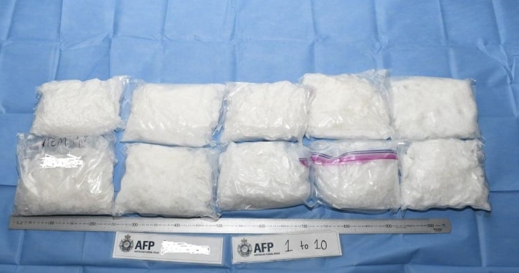 德國一名女子把小包冰毒藏於舌下，透過熱吻送給在囚男友，但對方不慎整包吞下。澳洲聯邦警方圖片