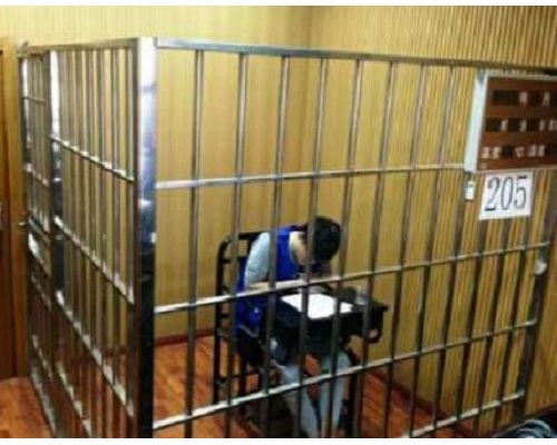 被拘捕的嫌疑人。 網上圖片