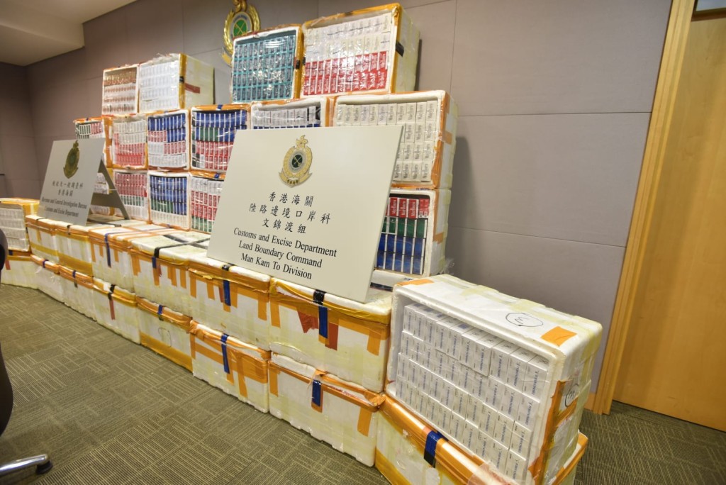 鮮菜車藏50萬枝私煙。