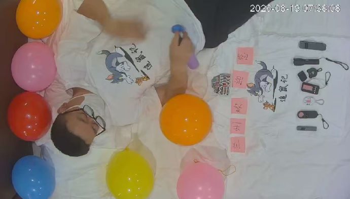 周宁河找出酒店的偷拍镜头。南风窗