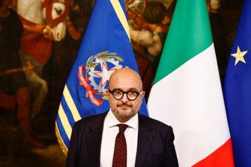 意大利文化部長桑朱利亞諾猛烈批評賀伯格的妓女論。路透社