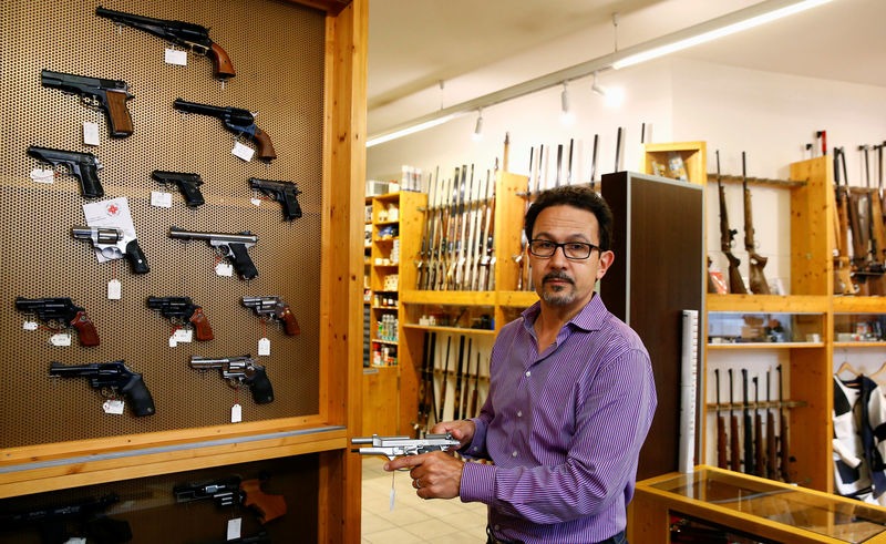 歐洲國家瑞士一間槍店。路透社