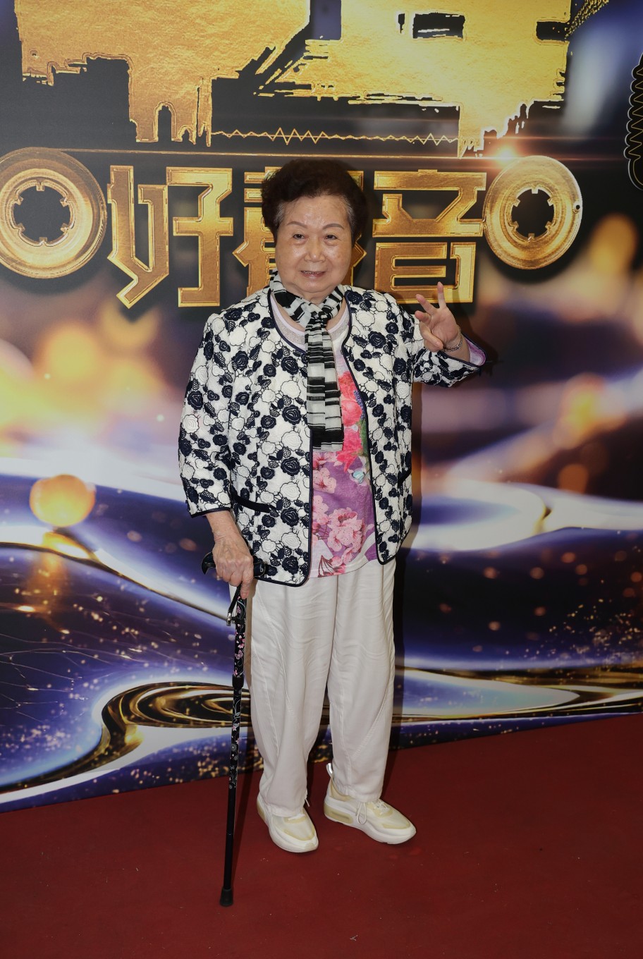 82歲的賴群玉婆婆在面試中清唱。