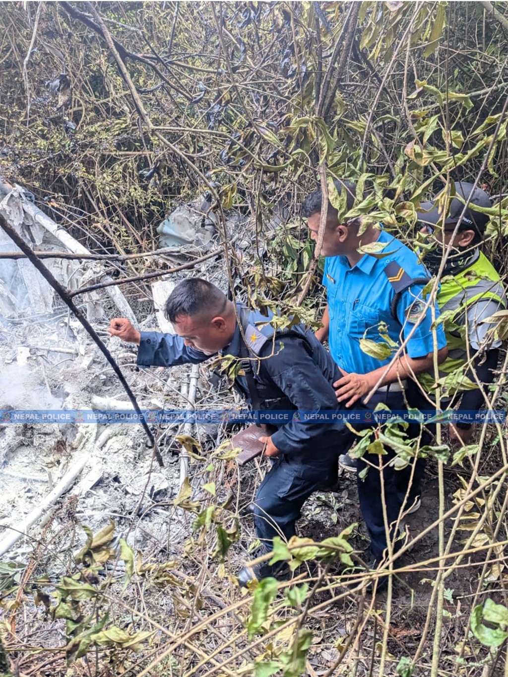 尼泊尔有直升机坠毁，机上5人全部死亡，当中包括4名中国公民。