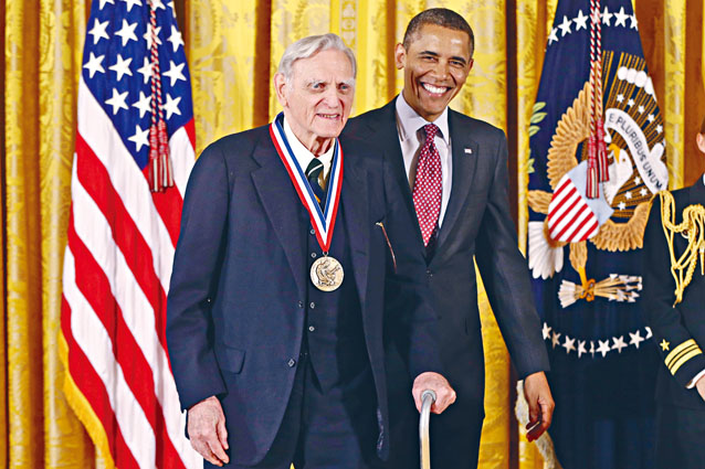 高齡九十七歲的德裔美籍科學家古迪納夫。