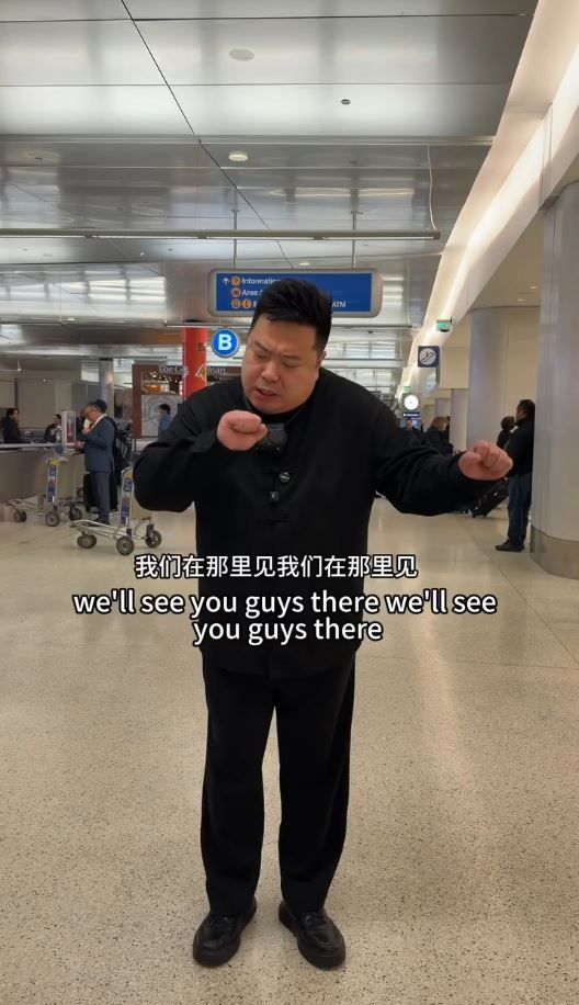 重庆网红Ryan Chen抵达洛杉矶，以Trump式英语与粉丝互动。