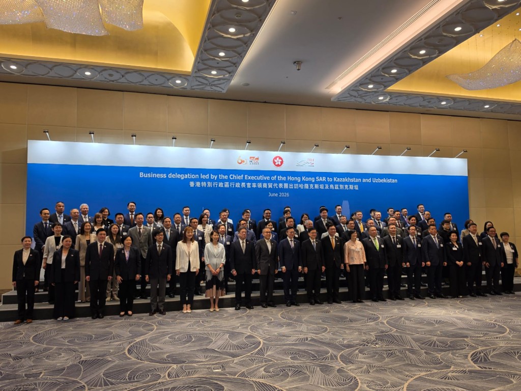 一眾官員及商貿代表合照。