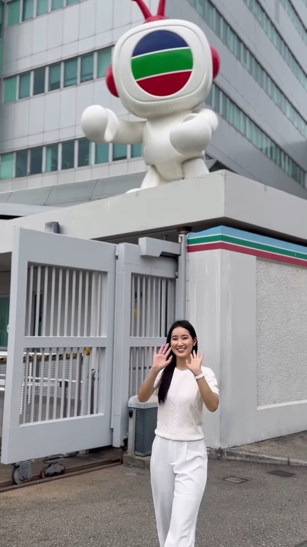 黃碧蓮於IG撰長文宣布離巢,留言感謝TVB這十年來對她的栽培,字句中充滿不捨。 黃碧蓮於IG撰長文宣布離巢,留言感謝TVB這十年來對她的栽培,字句中充滿不捨。
