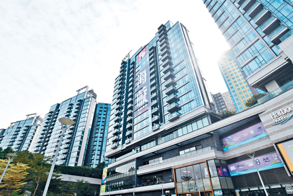 海璇II第2B-3期位于北角渣华道123号，由3座住宅大楼组成，提供228伙，户型涵盖开放式至四房，实用面积介乎304至2118方呎。