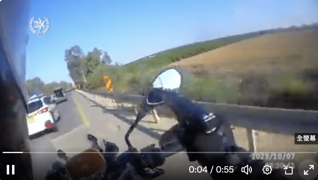 影片摄自一名以色列骑警安全帽上的行车纪录器，只见他单手骑著电单车，右手掣枪，和另外一辆警车在公路上追逐一辆哈马斯成员的休旅车。