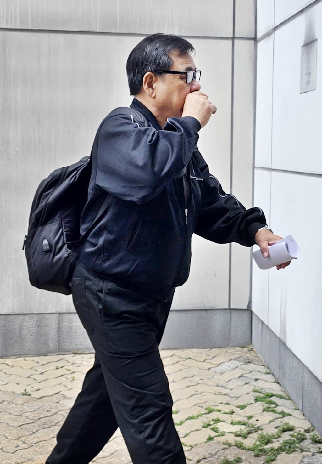 男被告63岁海员吴涛明认作出有违公德的行为罪，被判80小时社服令。王仁昌摄