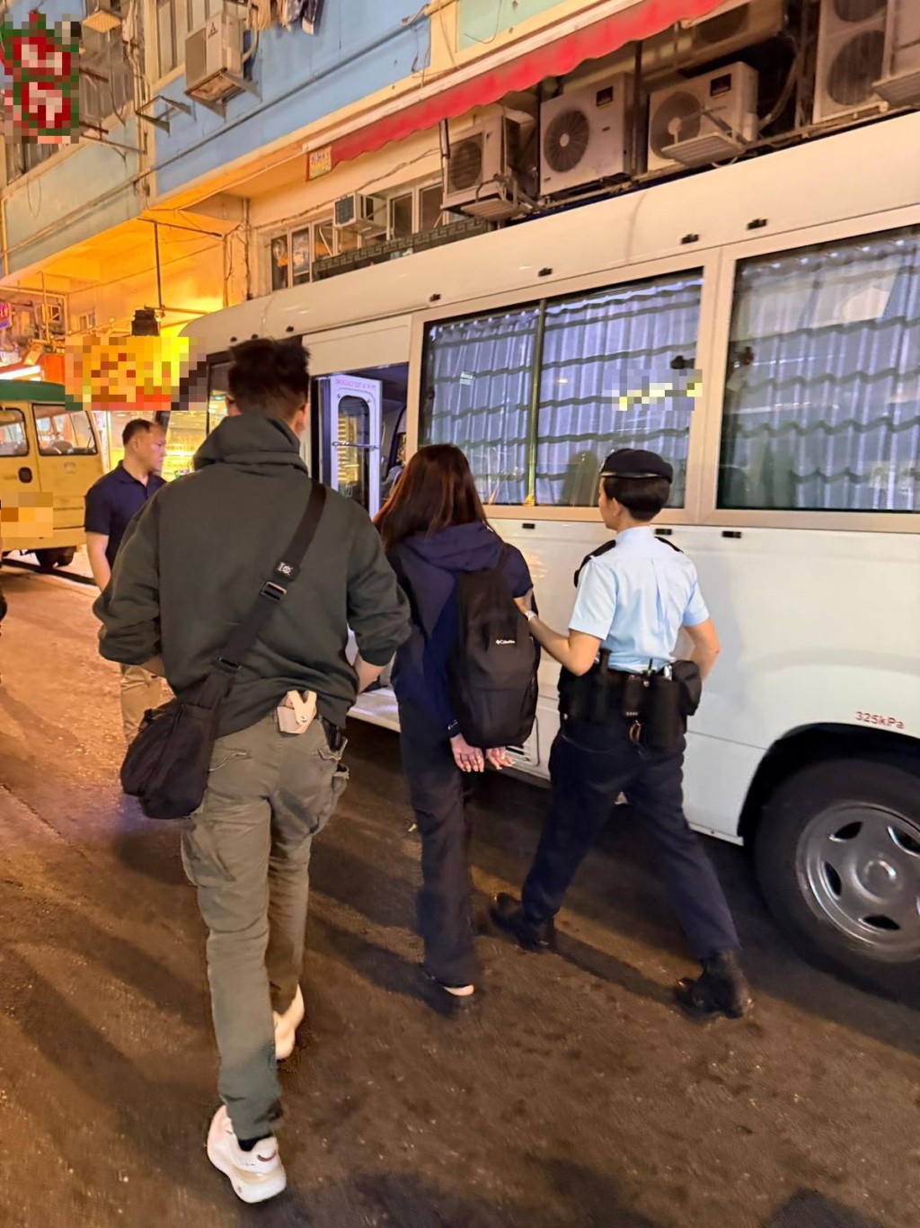 警聯同入境處新界南打擊黑工及掃黃 拘捕23人。警方圖片 警聯同入境處新界南打擊黑工及掃黃 拘捕23人。警方圖片