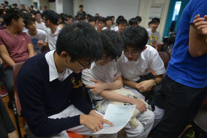今年約1.6人爭一個大學學位。資料圖片