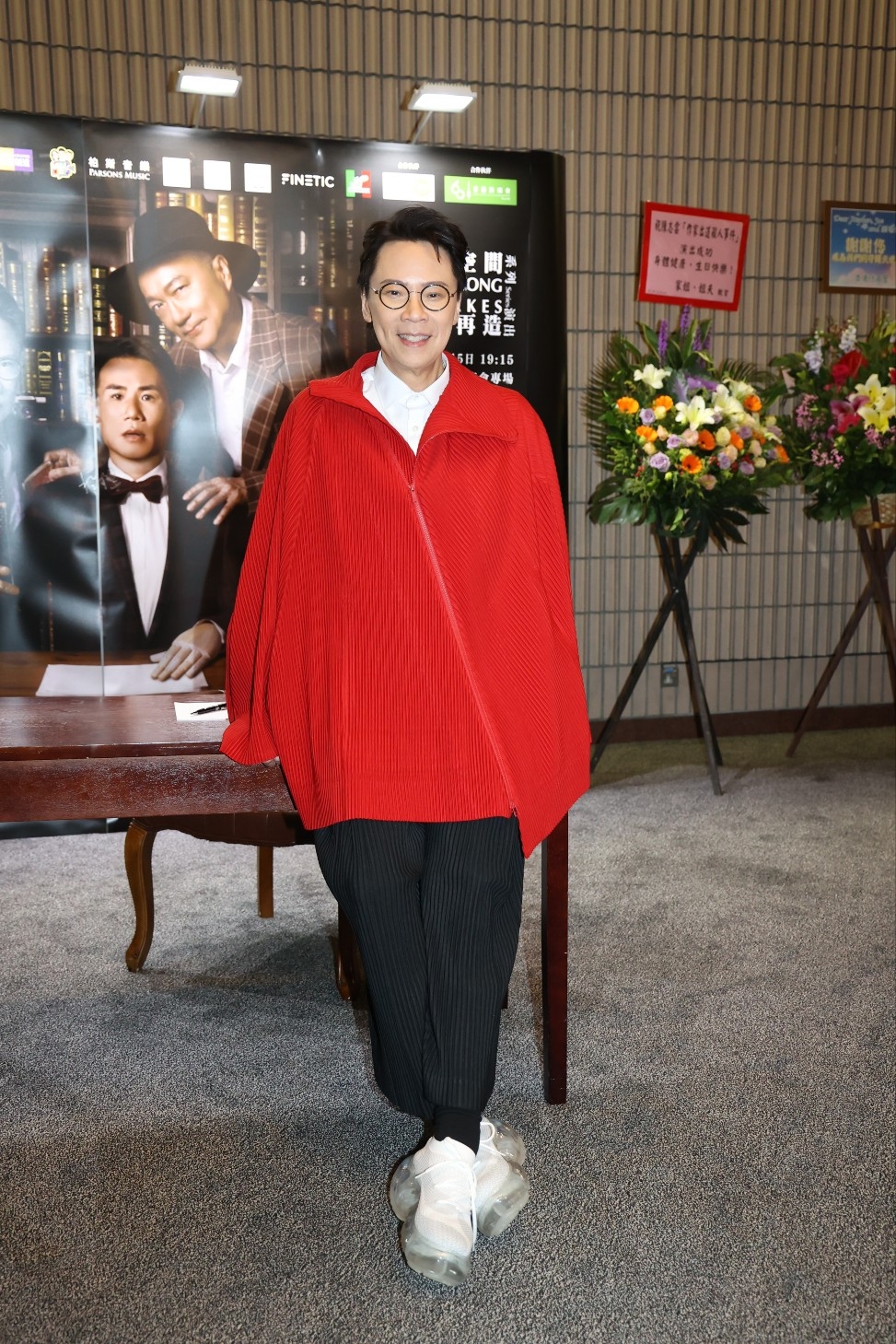 陳志雲今晚在文化中心為主演舞台劇《作家出道殺人事件》演出。