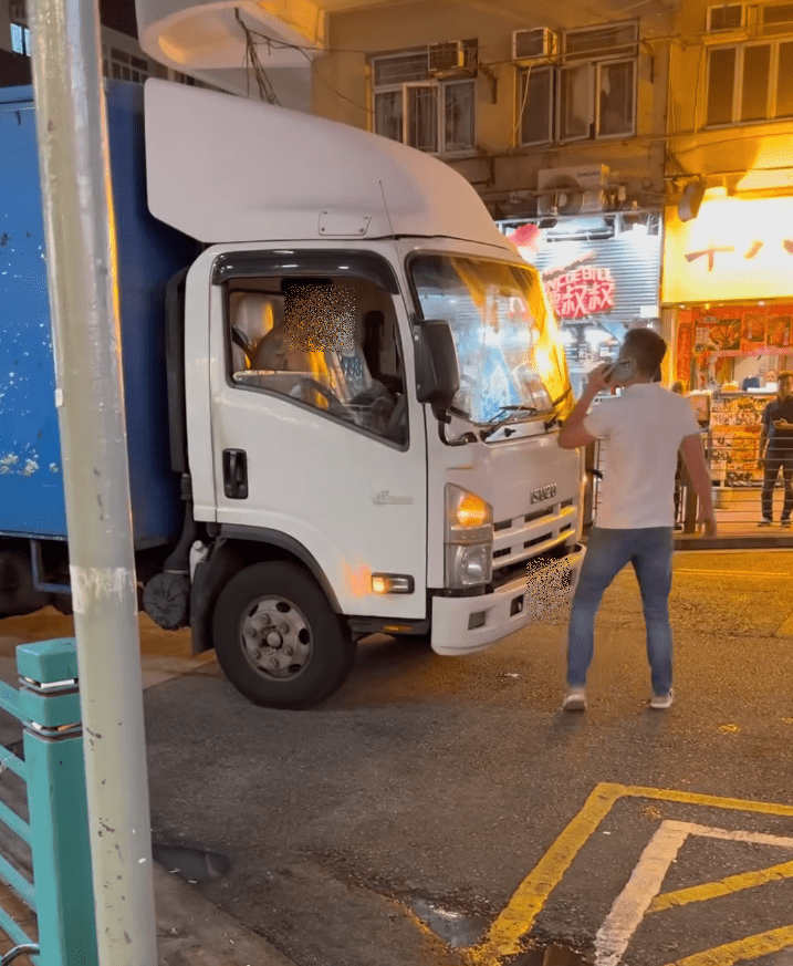 深水埗福榮街發生街頭罵戰。fb：車cam L（香港群組）