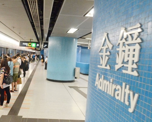 案發在金鐘站。資料圖片